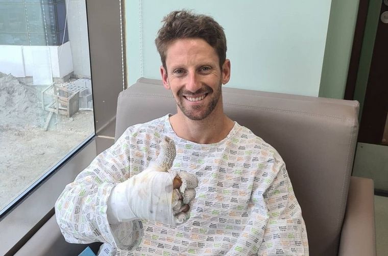 Tengo "las manos de Mickey Mouse", bromea Romain