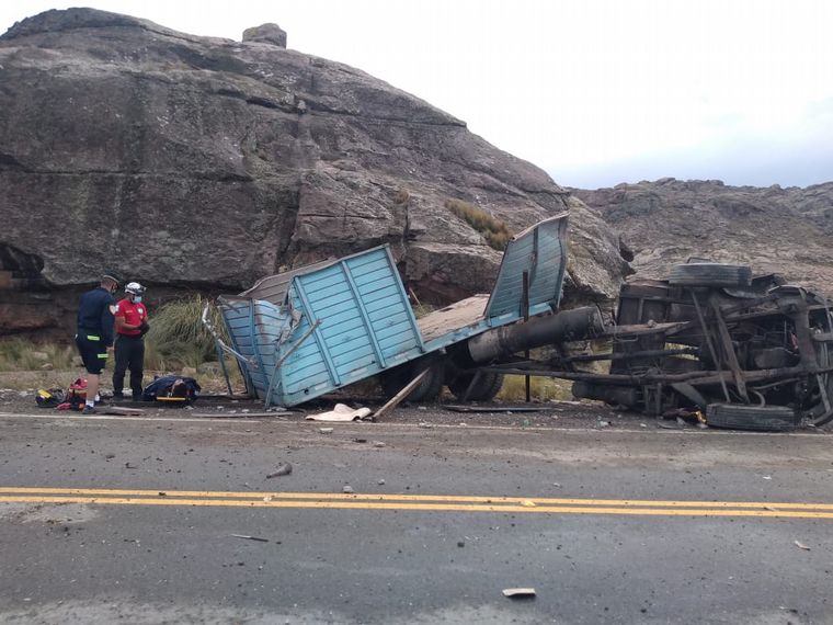 FOTO: Volcó un camión en el Camino a las Altas Cumbres