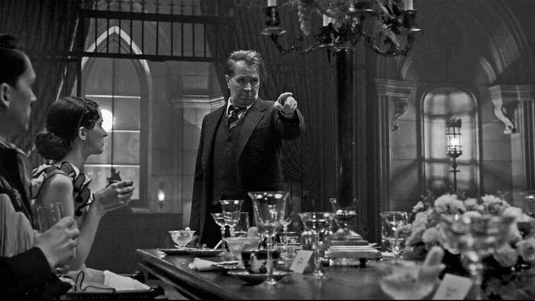 Mank llega a Netflix como una favorita al Oscar.