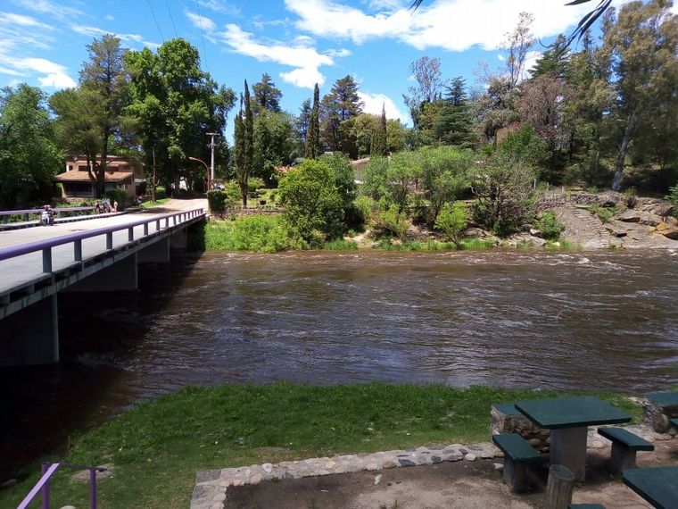Crecida en el río San Antonio, Cuesta Blanca