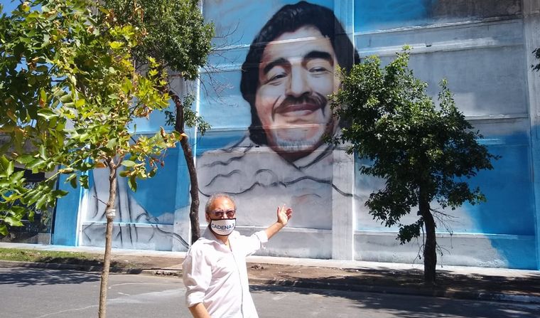 Pintan megamural de Maradona en La Boca