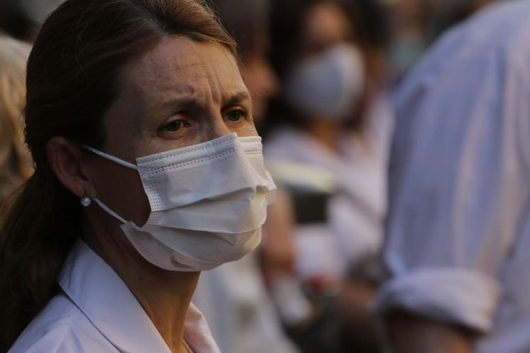 FOTO: Los profesionales de la salud se manifestaron en la capital cordobesa. 