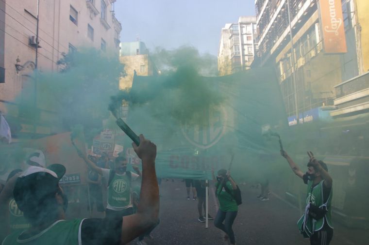 Los profesionales de la salud se manifestaron en la capital cordobesa. 