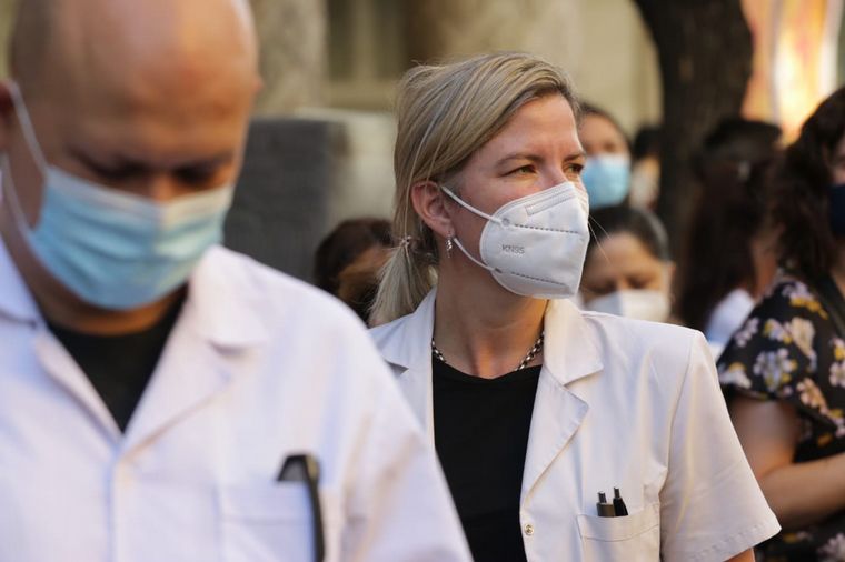 Los profesionales de la salud se manifestaron en la capital cordobesa. 