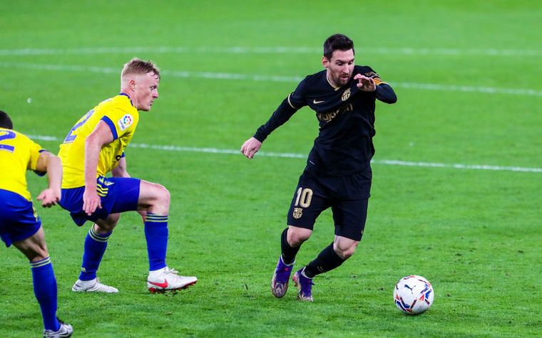 El Barcelona cayó ante el Cádiz con un blooper de la defensa.