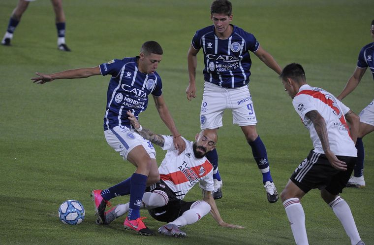 El primer tanto de "El Millo" lo marcó Zuculini a los 7 minutos del primer tiempo.