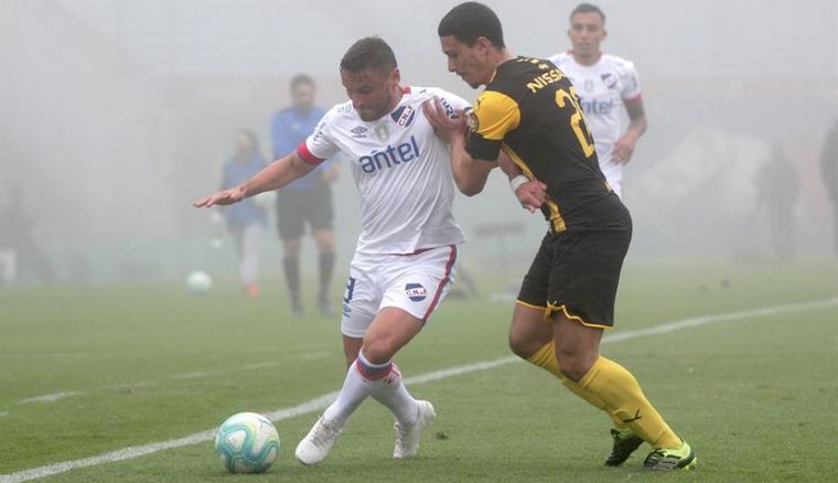 El esperado clásico uruguayo terminó suspendido (Foto: Ovación)