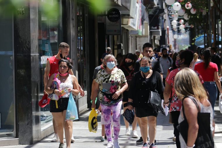 Proponen "cerrar todo" desde las 18 horas.