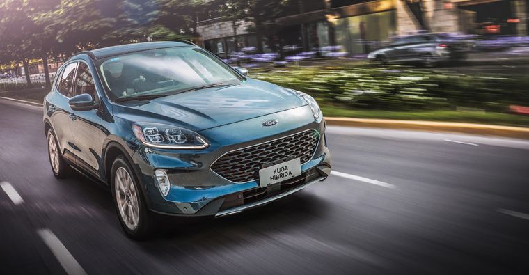 Ford Kuga Híbrida Titanium, ahora en las calles de Argentina.
