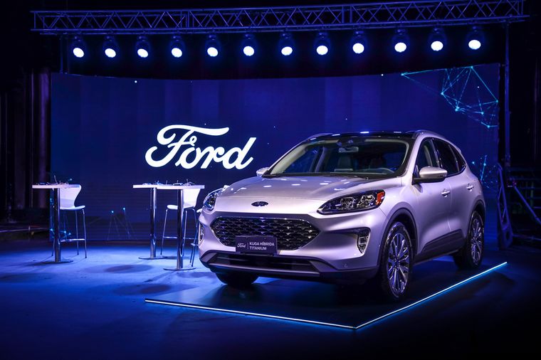 Kuga híbrida titanium, nueva integrante de las SUVs de Ford.