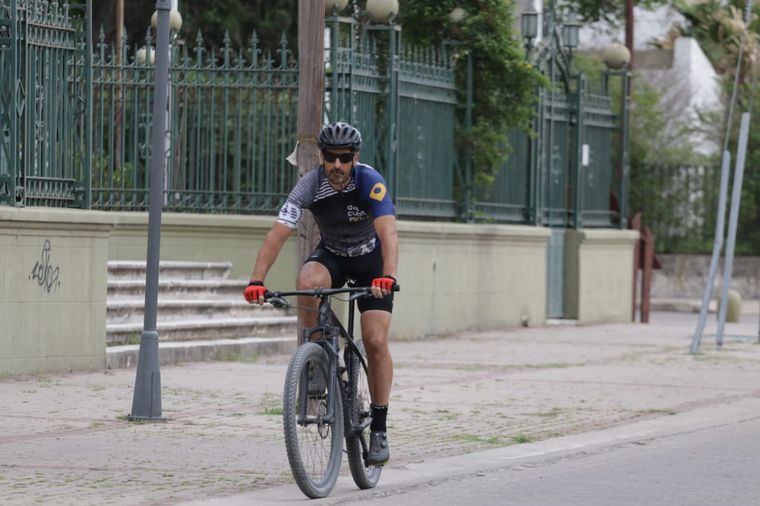 Juan Pablo Viola nos muestra cómo es el descenso en bici del Pan de Azúcar.