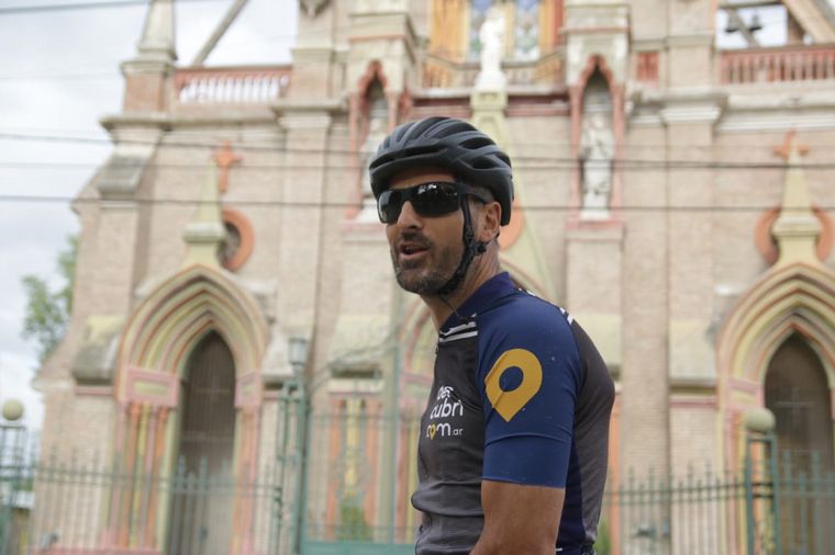 Juan Pablo Viola nos muestra cómo es el descenso en bici del Pan de Azúcar.