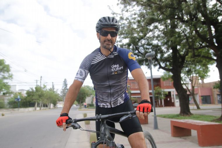 Juan Pablo Viola nos muestra cómo es el descenso en bici del Pan de Azúcar.