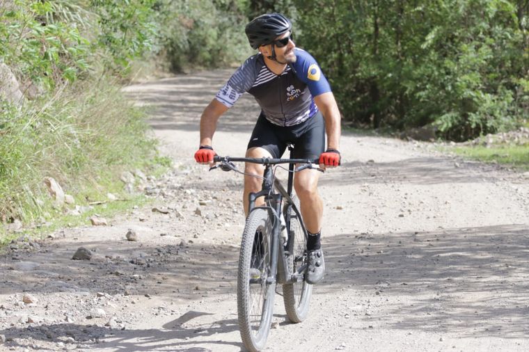 Juan Pablo Viola nos muestra cómo es el descenso en bici del Pan de Azúcar.