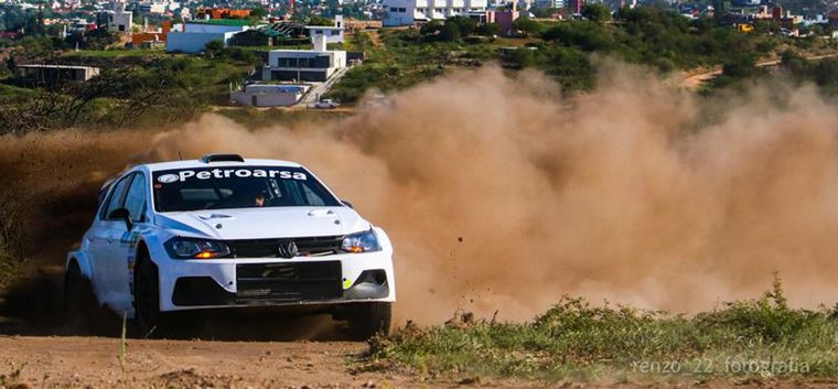El tucumano Padilla con el Polo de Baratec adelante en la RC2.