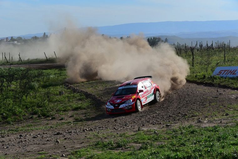 Javier Castro (Toyota) está como escolta de Padilla.
