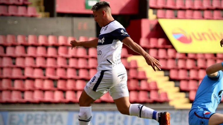 Gimnasia La Plata derrotó a Colón 2-0 en Santa Fe.