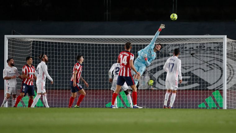 Atlético de Madrid perdió el invicto en el clásico con Real Madrid.