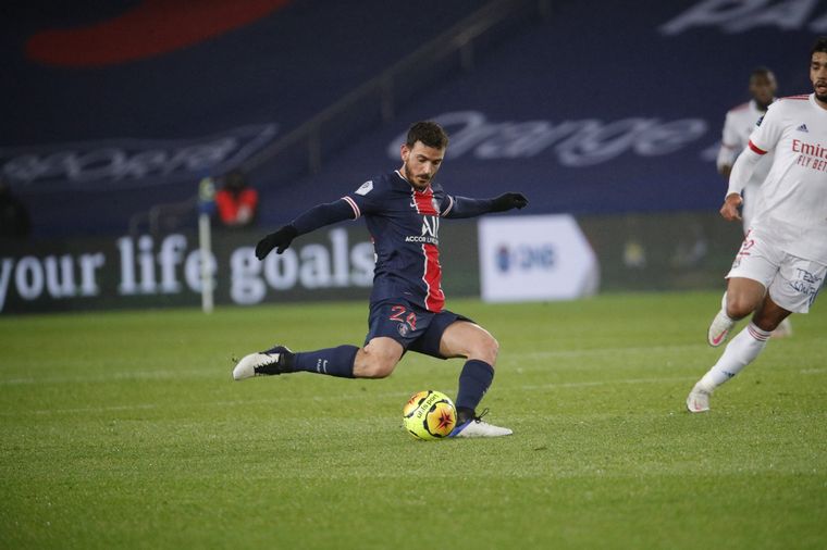 Neymar sufrió un golpe en el tobillo sobre el final. 