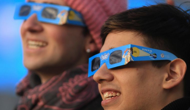 Cómo ver de forma segura el eclipse solar de este sábado 14 de octubre
