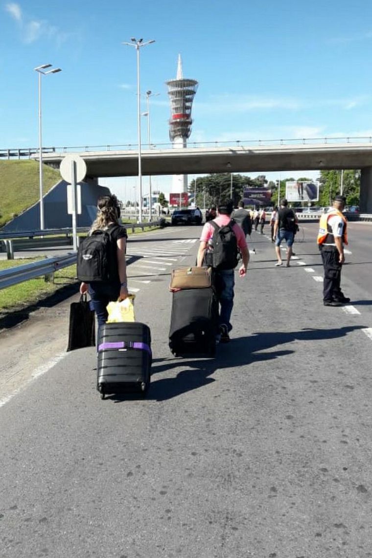 Cortes en el ingreso al aeropuerto de Ezeiza.