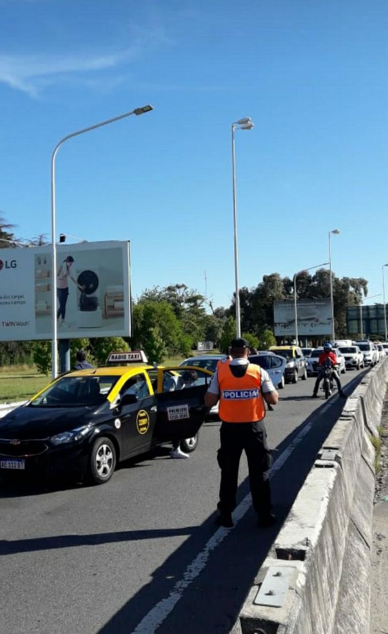 Cortes en el ingreso al aeropuerto de Ezeiza.