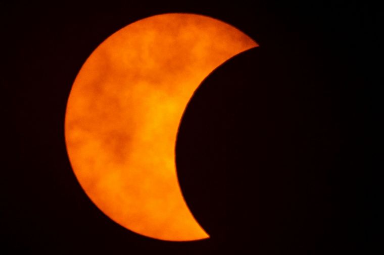 El mundo se paraliza por el eclipse total de sol.