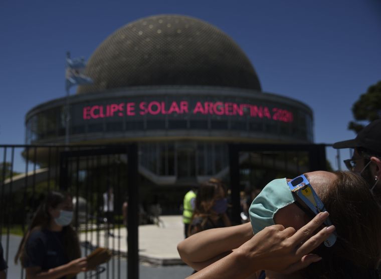 El eclipse total de sol copó el lunes en Capital Federal.
