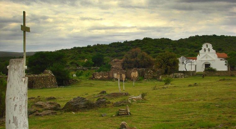Está ubicada en una planicie ondulada de altura denominada Pampa de San Luis