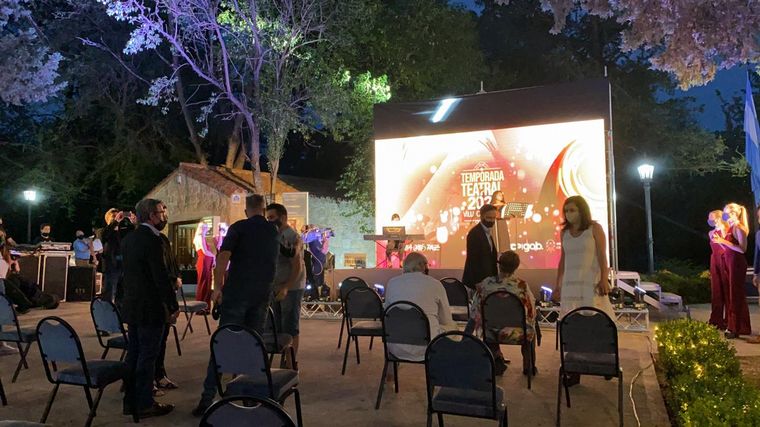 Carlos Paz presenta esta noche la temporada turística