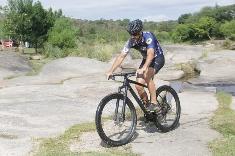 Experiencia extrema en Cabalgo: trepar piedras en bicicleta