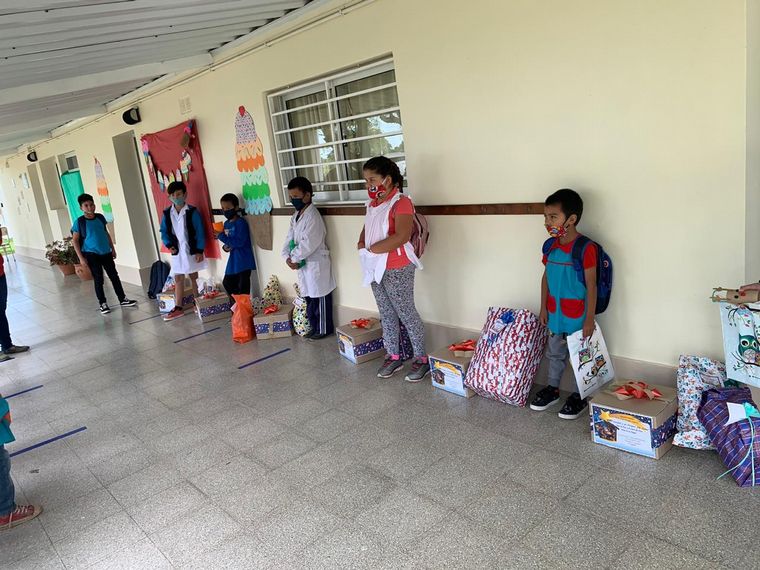 Campaña para apadrinar a un niño en Navidad