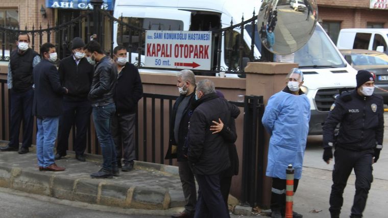 FOTO: Nueve muertos al explotar un tubo de oxígeno en un hospital de Turquía.