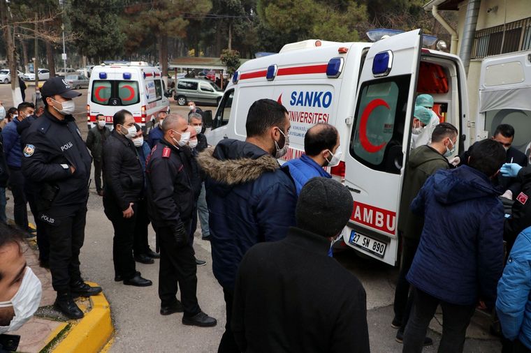 Nueve muertos al explotar un tubo de oxígeno en un hospital de Turquía.