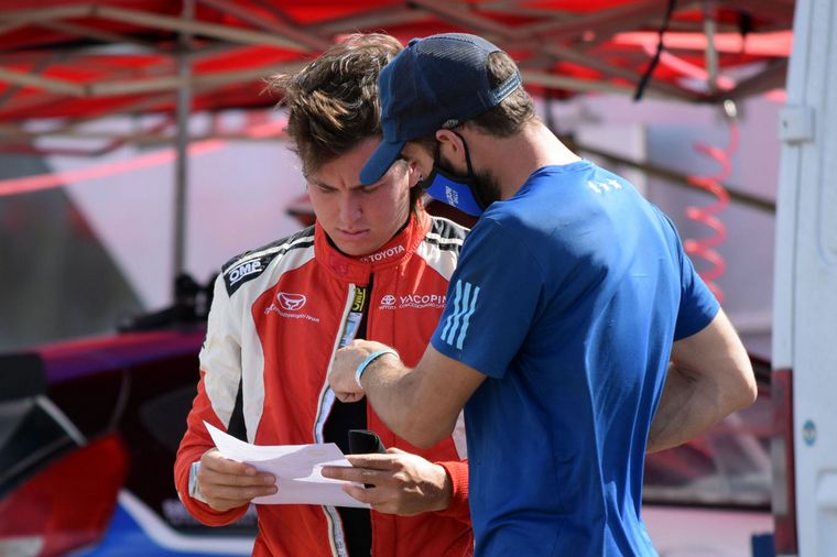 Yacopini y su ingeniero del equipo Tango.
