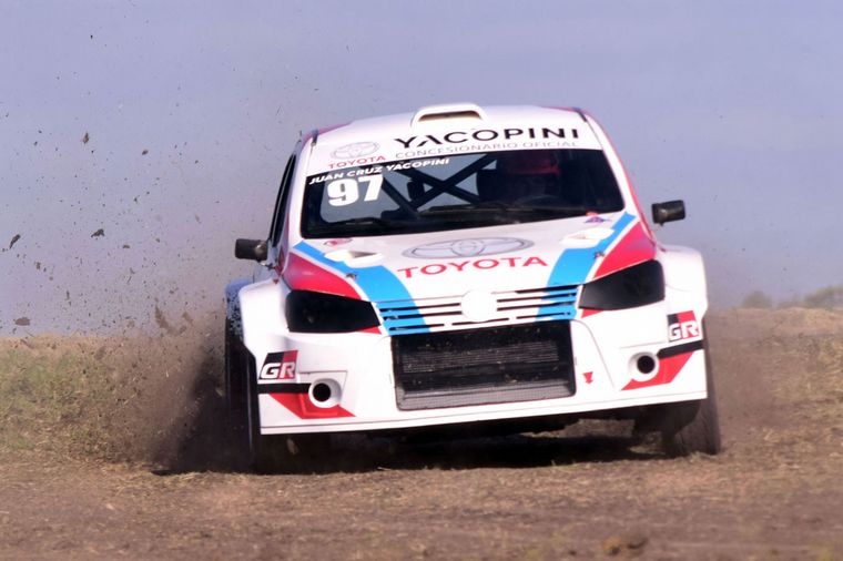 Juan Cruz Yacopini con su Toyota, líder en RC2N