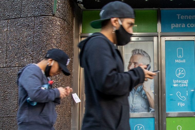 Empresas de telefonía deberá otorgar planes especiales a los beneficiarios.