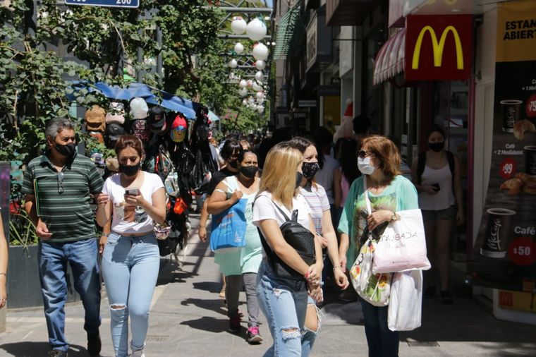 Fiebre por las compras navideñas en el centro de Córdoba.