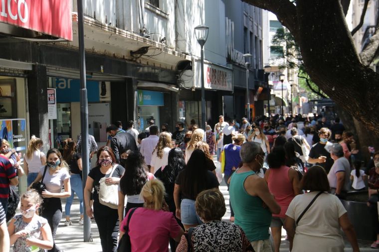 Fiebre por las compras navideñas en el centro de Córdoba.