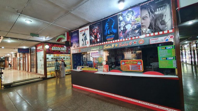 FOTO: Cierra el emblemático complejo Cinerama en Córdoba