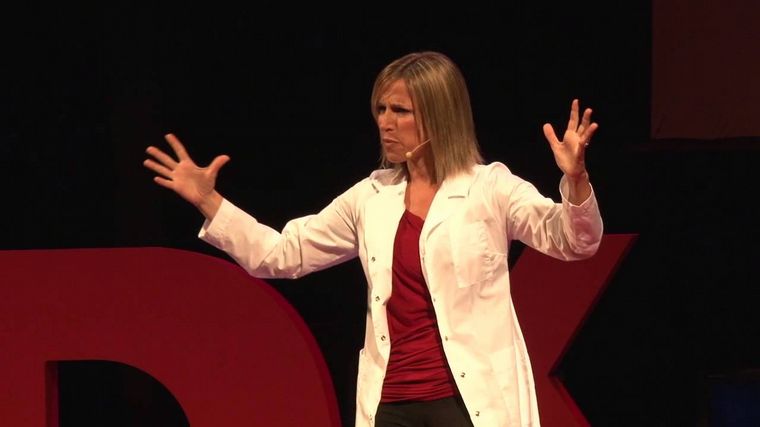 Georgina Sposetti dio una charla Tedx sobre su experiencia.