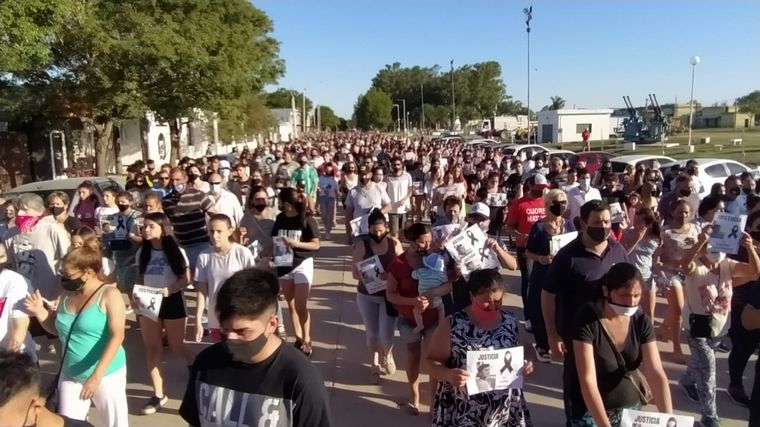 Masiva marcha del silencio en Pilar por Luciano Gassmann