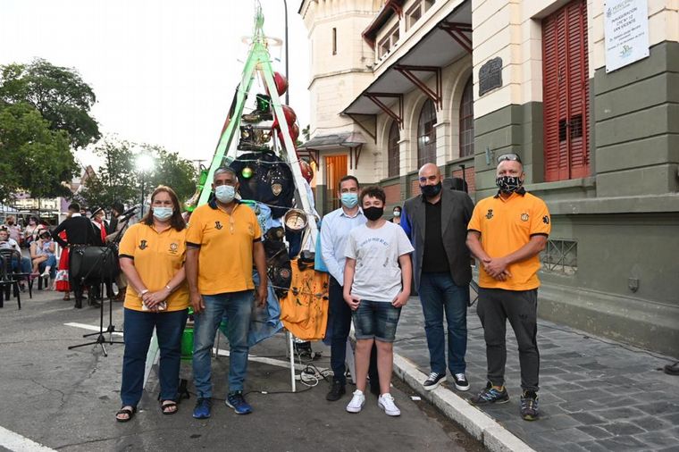 Armaron un arbolito en homenaje a los héroes de la pandemia