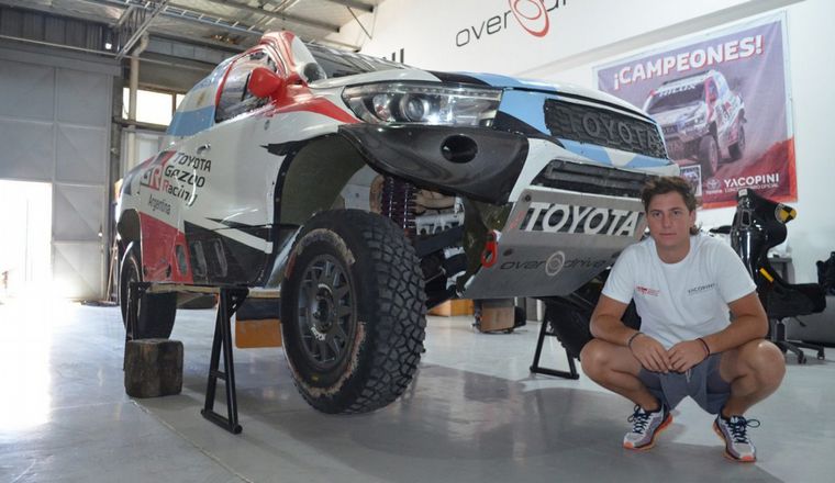FOTO: Juan Cruz Yacopini, 21 años, se sube a la ilusión en la Dakar 2021