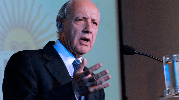 Lavagna reapareció con fuertes críticas al gobierno