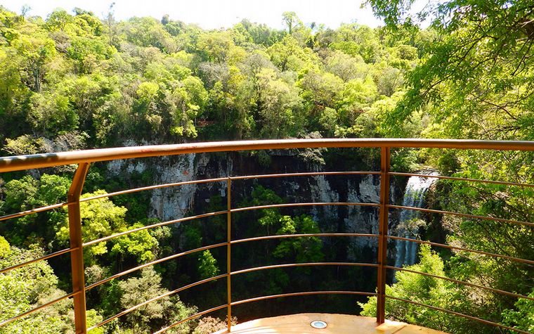 Un salto de más de 60 metros a 200 km de Cataratas de Iguazú