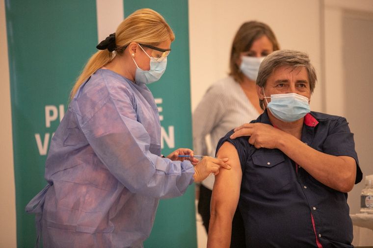 Se espera vacunar a 10 millones de personas antes de febrero.