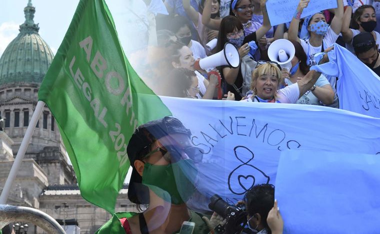 Vigilia "verde" y "celeste" por la legalización del aborto.