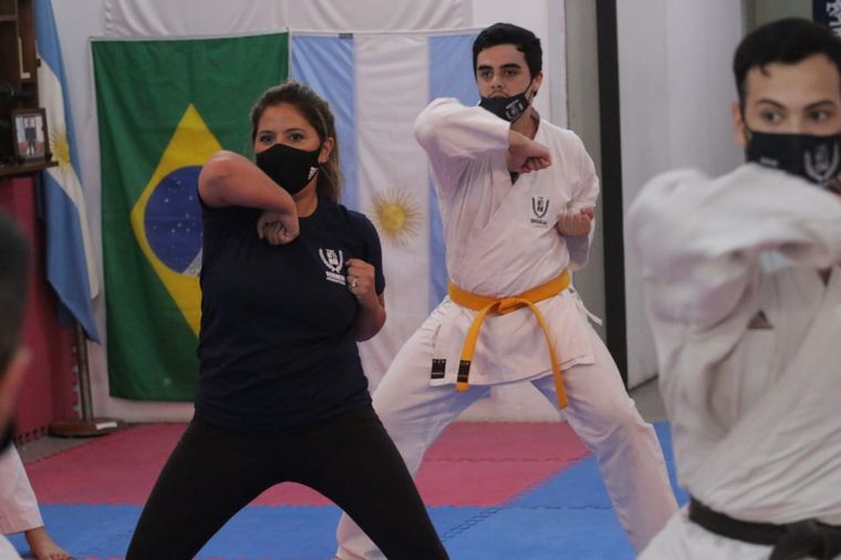 Geo Monteagudo practica como Cobra Kai 