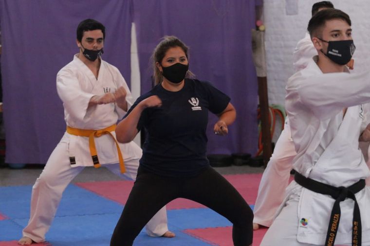 Geo Monteagudo practica como Cobra Kai 